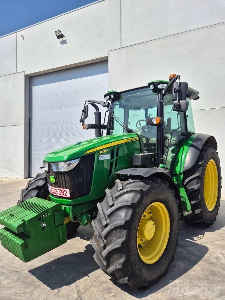 John Deere 5100 R Traktorit