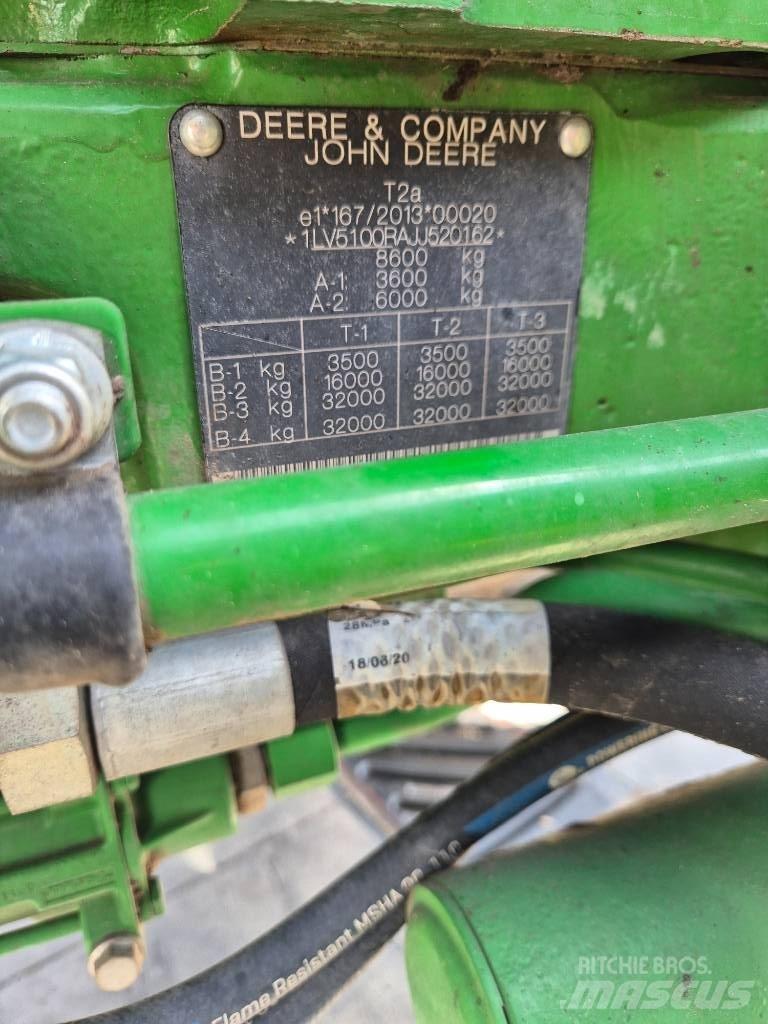 John Deere 5100 R Traktorit