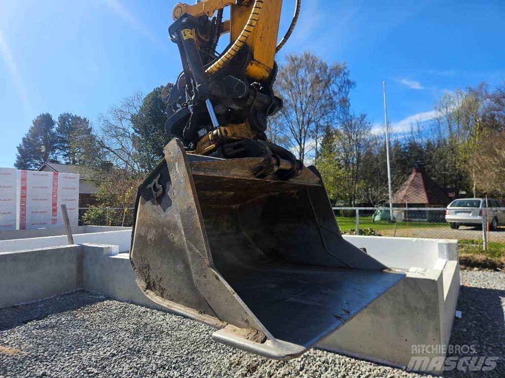 JCB 245 XLR Telakaivukoneet