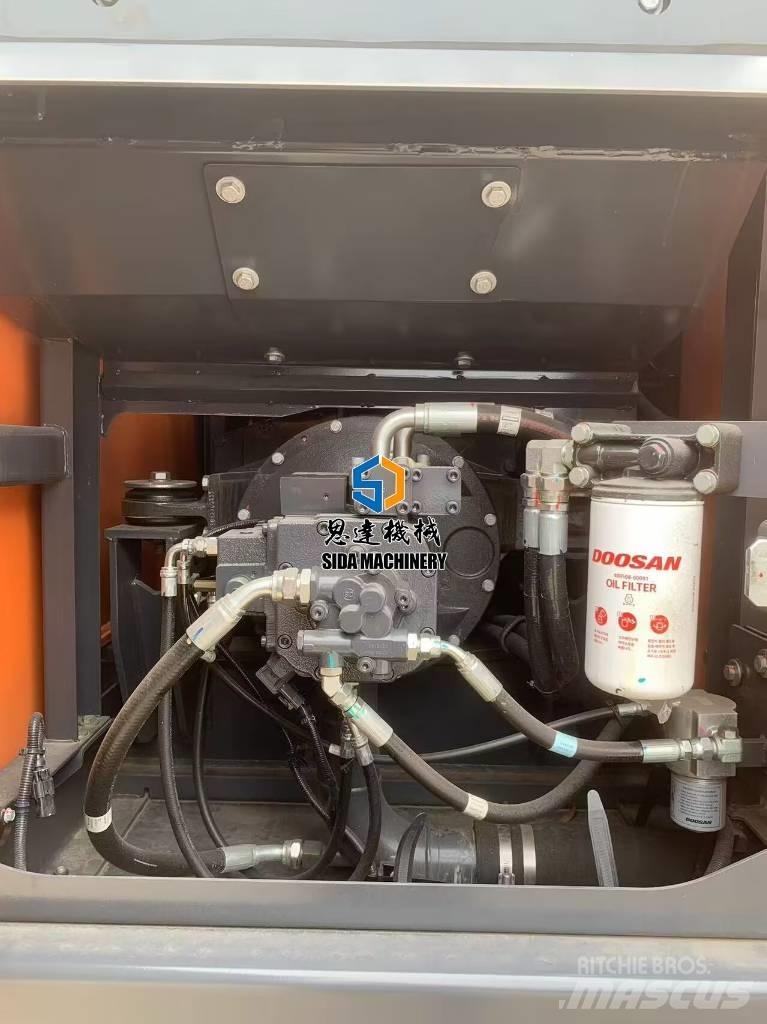 Develon DX 215 Midikaivukoneet 7t - 12t