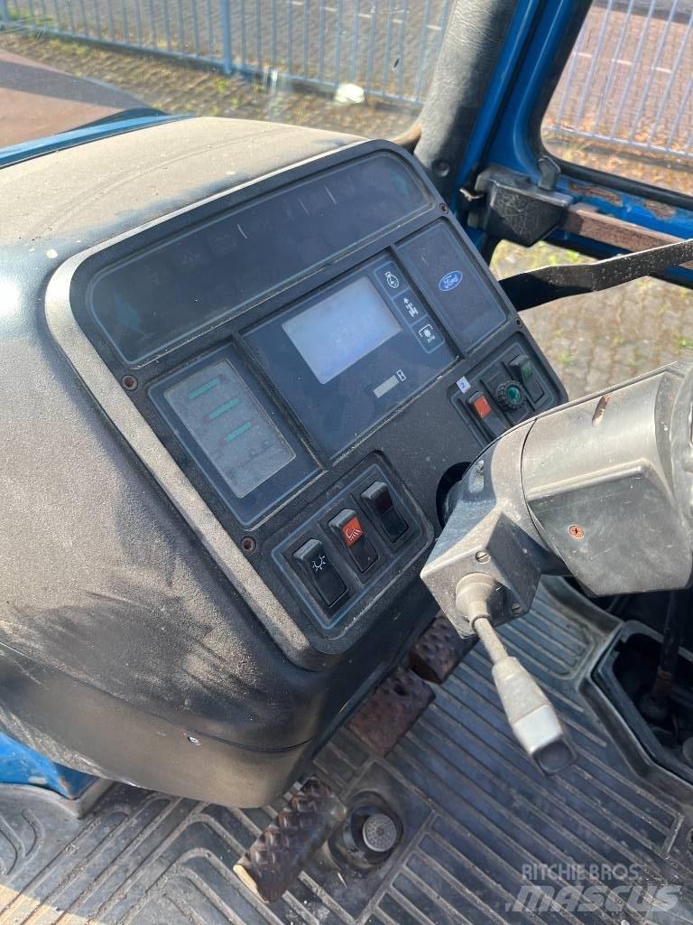 Ford 8210 III Traktorit