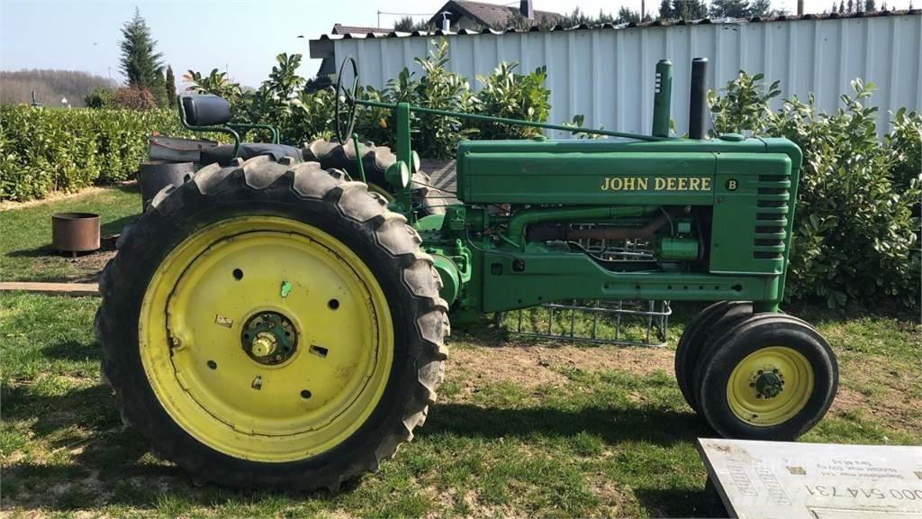 John Deere Model B Traktorit