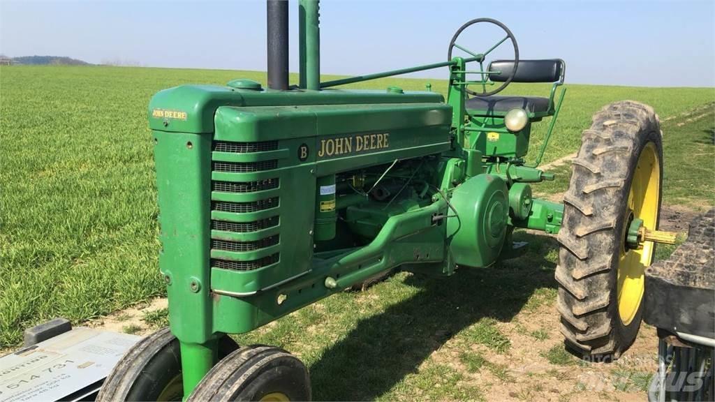 John Deere Model B Traktorit