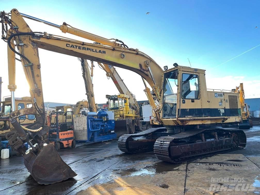 CAT 225 Telakaivukoneet