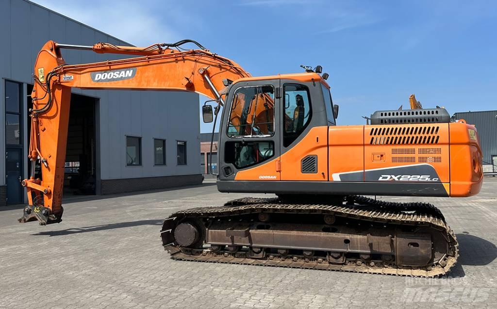 Doosan DX 225 LC-3 Telakaivukoneet