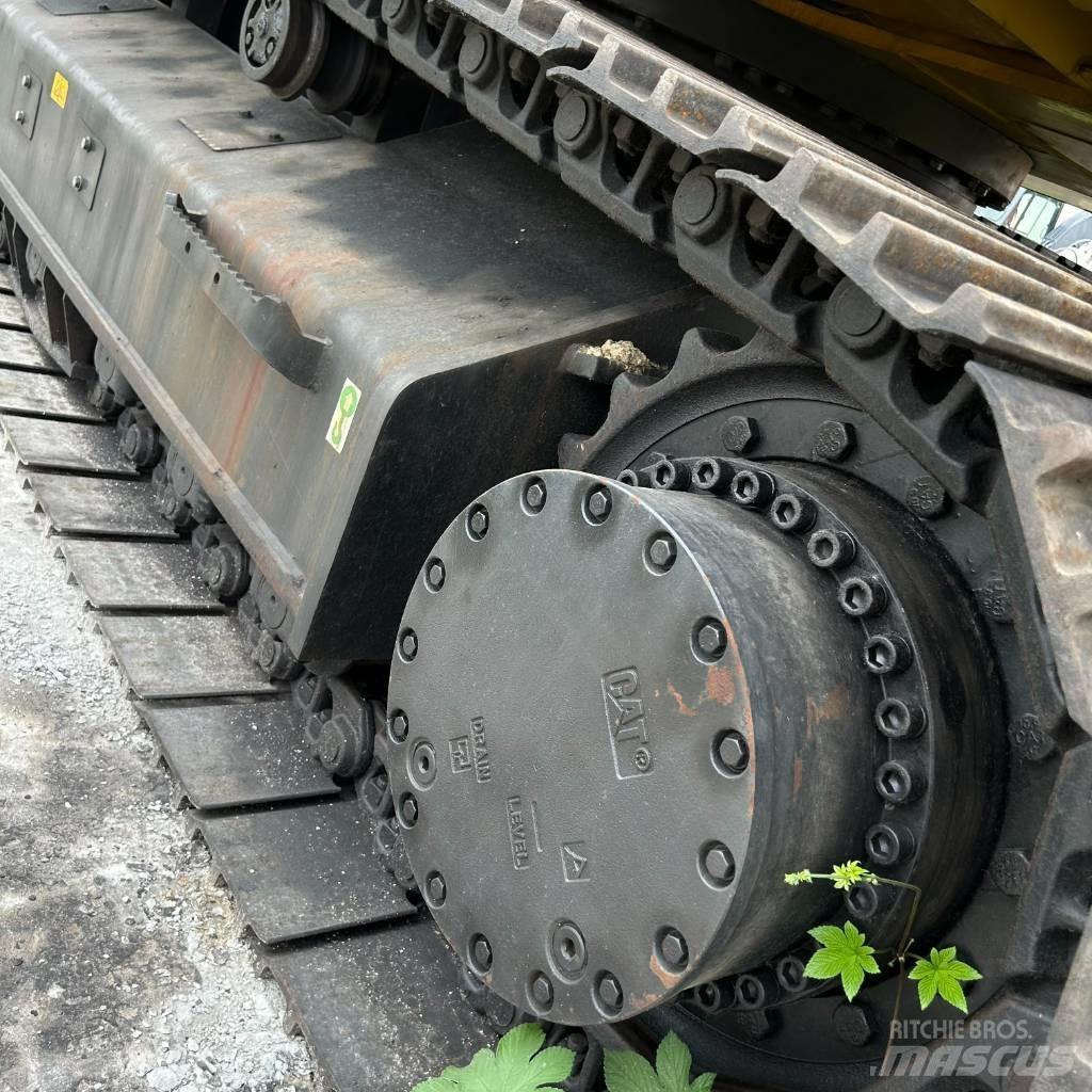 CAT 330D2 Telakaivukoneet