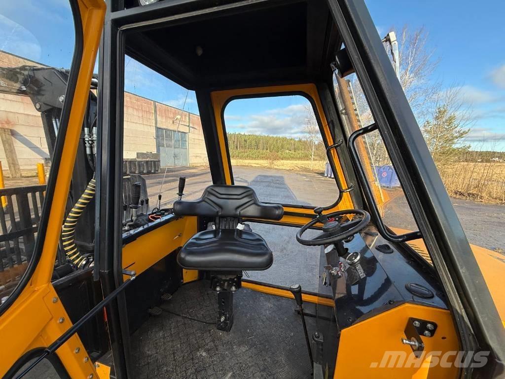  Kinetic 8x8 Kuormatraktorit