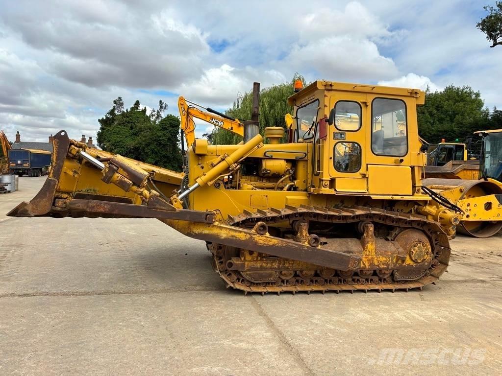 CAT D 6 D Telaketjupuskutraktorit