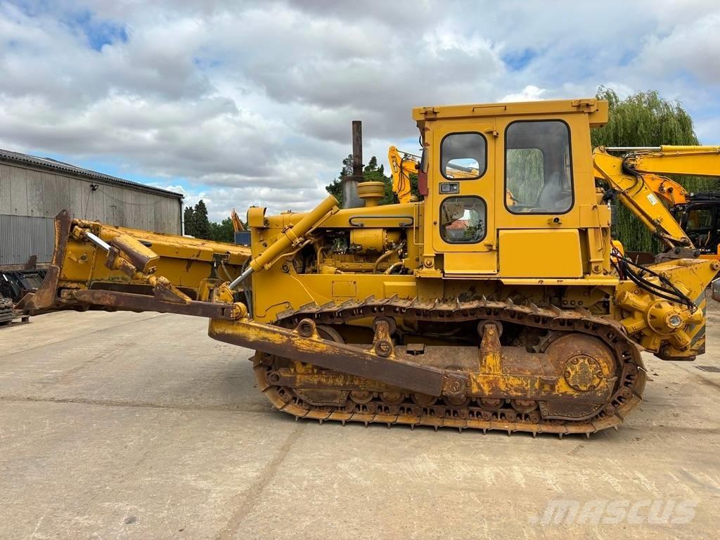 CAT D 6 D Telaketjupuskutraktorit