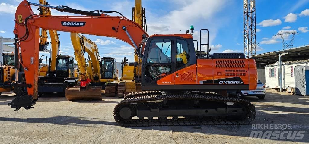 Doosan DX 225 Telakaivukoneet