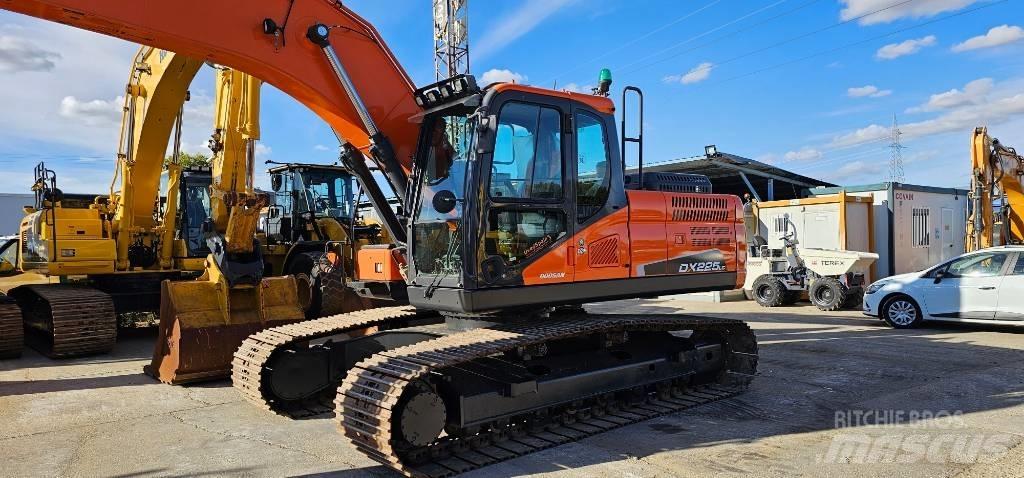 Doosan DX 225 Telakaivukoneet