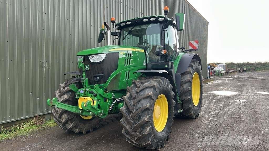 John Deere 6215R Traktorit