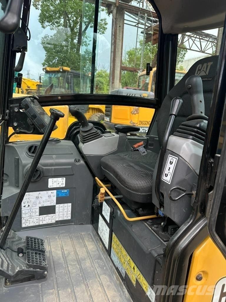 CAT 302 Minikaivukoneet < 7t