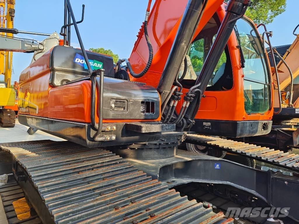 Doosan DX 225 LC Telakaivukoneet