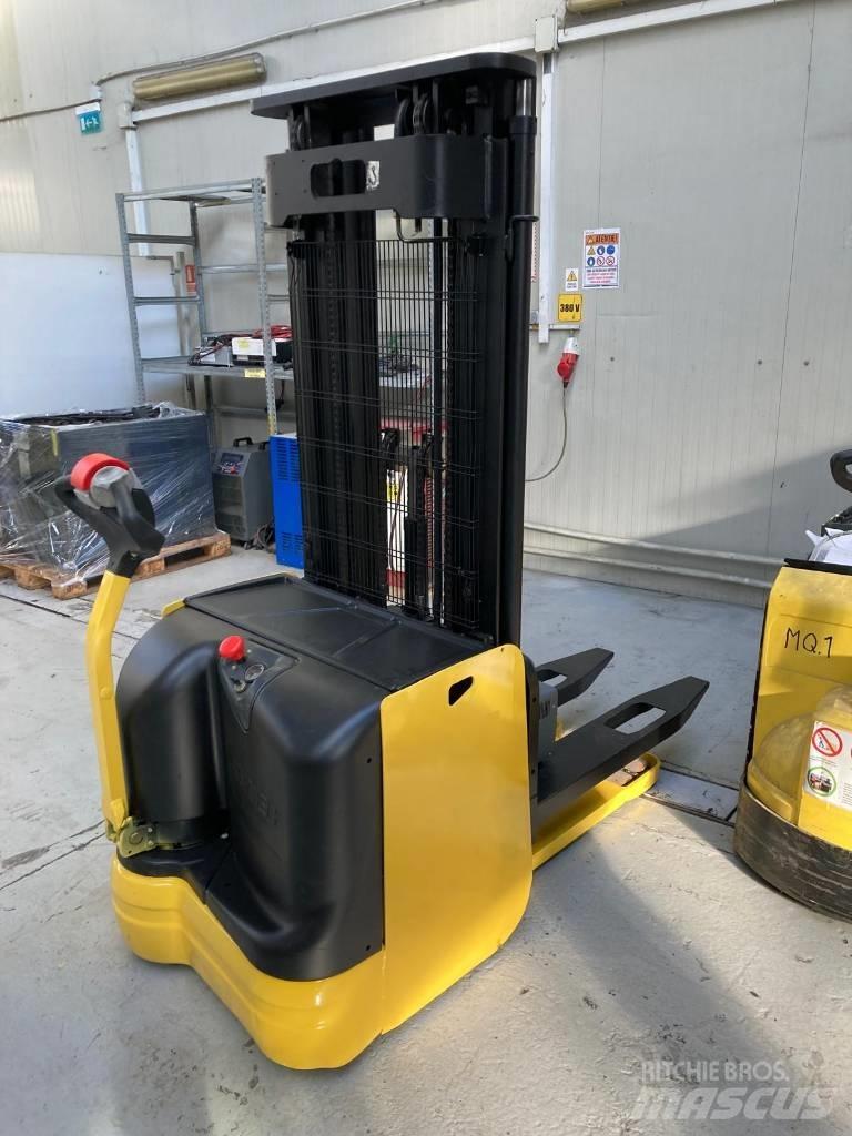Hyster S 1.6 Käyden ajettavat pinoamistrukit