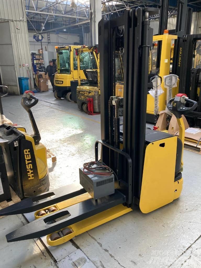 Hyster S 1.6 Käyden ajettavat pinoamistrukit