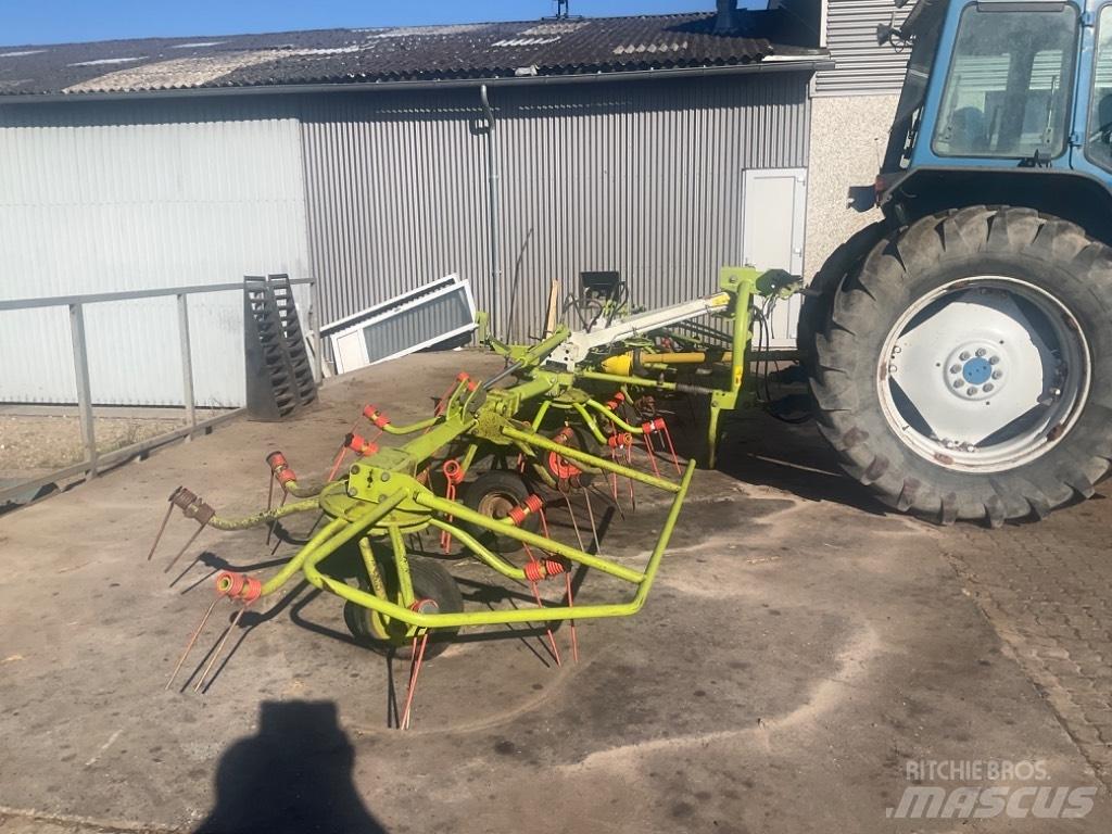CLAAS Volto 770 Pöyhimet ja haravat