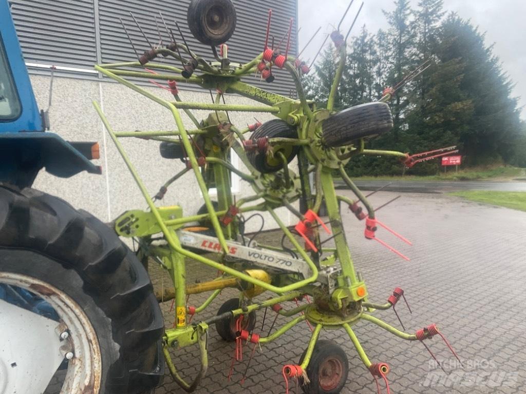 CLAAS Volto 770 Pöyhimet ja haravat