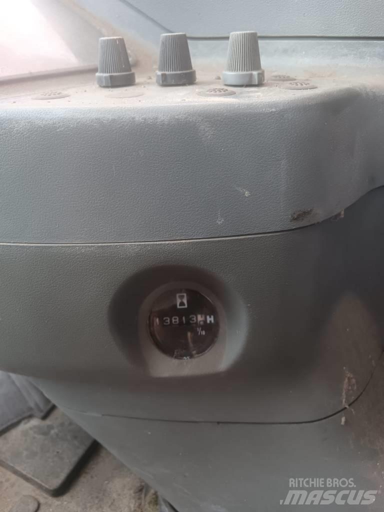 Hitachi EX135W Pyöräkaivukoneet