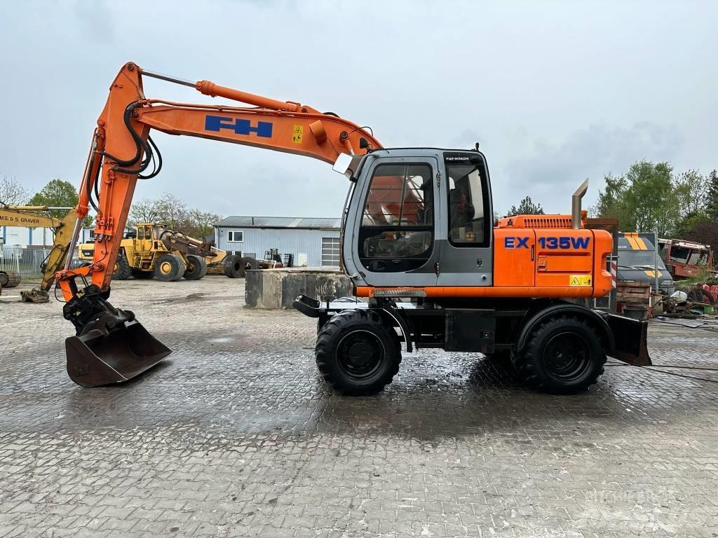 Hitachi EX135W Pyöräkaivukoneet
