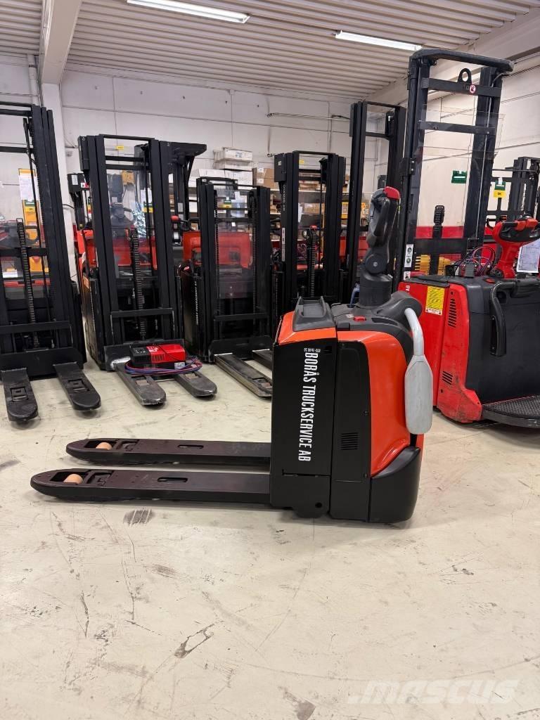 Toyota truck LPE 200 Lavansiirtotrukit ajotasolla