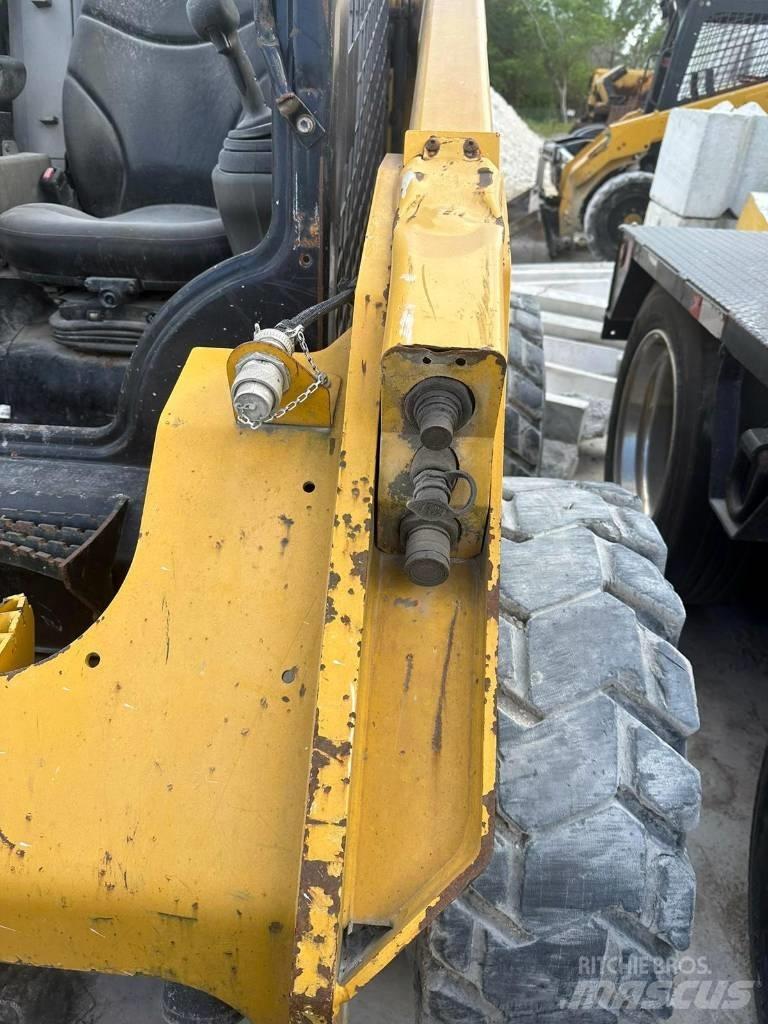 CAT 262 D Liukuohjatut kuormaajat