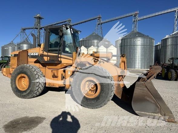 CASE 821C Pyöräkuormaajat