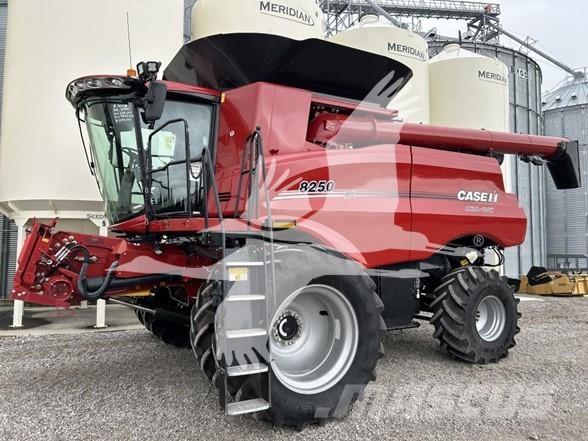 Case IH 8250 Leikkuupuimurit