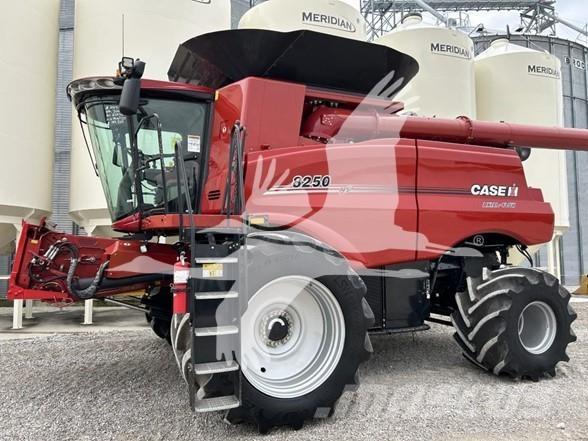 Case IH 8250 Leikkuupuimurit
