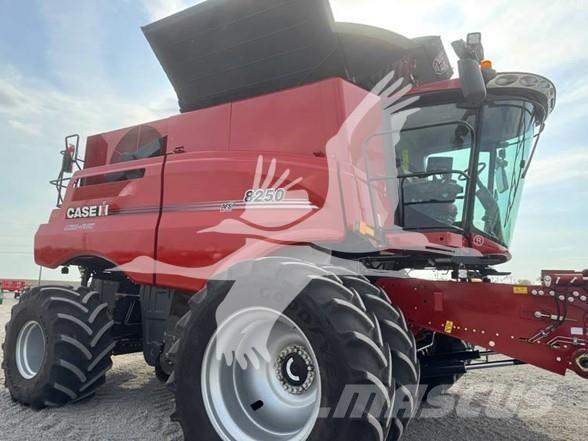 Case IH 8250 Leikkuupuimurit