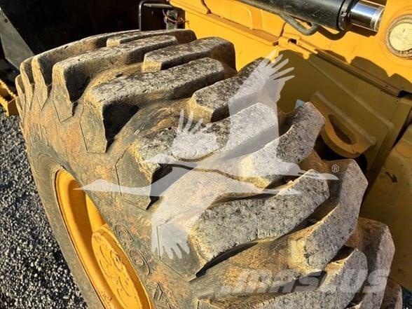 CAT 415F2 Kaivurikuormaajat