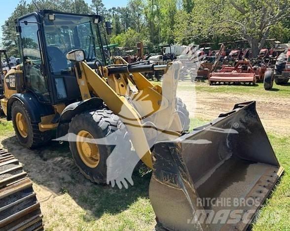 CAT 906M Pyöräkuormaajat