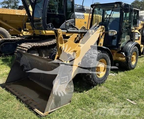 CAT 906M Pyöräkuormaajat