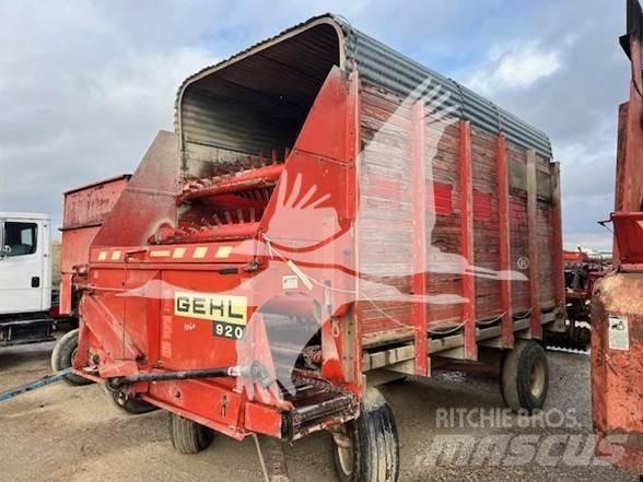 Gehl BU920 Rehuvaunut