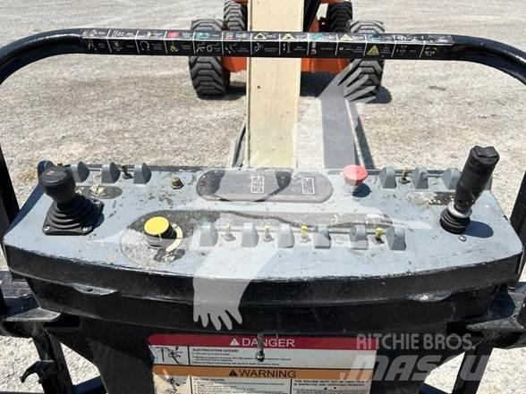 JLG 800A Kuukulkijat