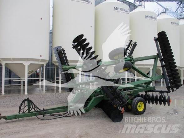 John Deere 630 Kiekkomultaimet ja lautasäkeet