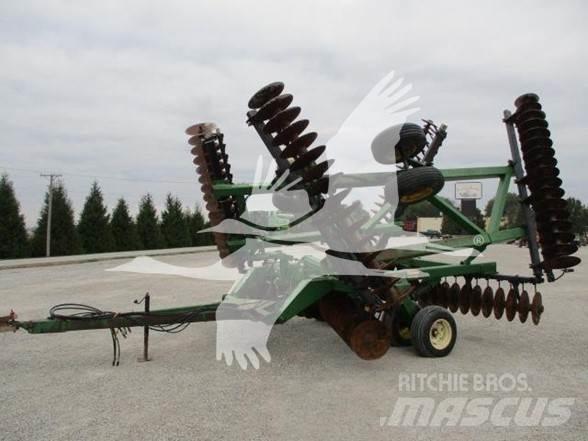 John Deere 630 Kiekkomultaimet ja lautasäkeet