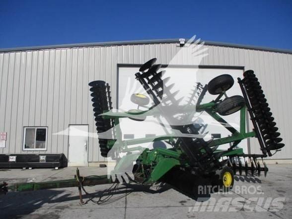 John Deere 630 Kiekkomultaimet ja lautasäkeet