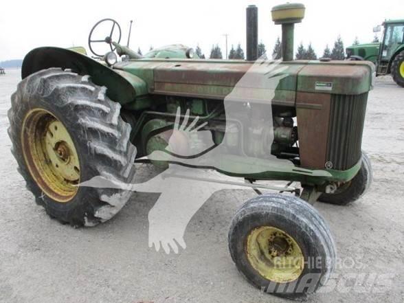 John Deere 820 Traktorit