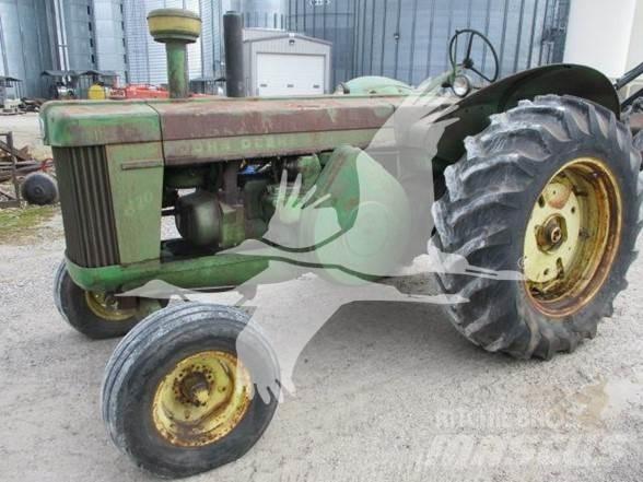 John Deere 820 Traktorit