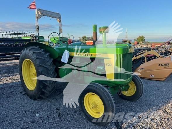 John Deere 820 Traktorit