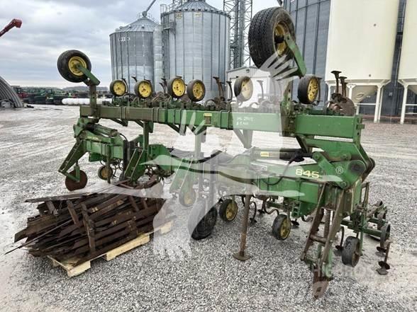 John Deere 845 Riviväliharat