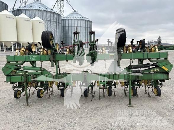 John Deere 845 Riviväliharat