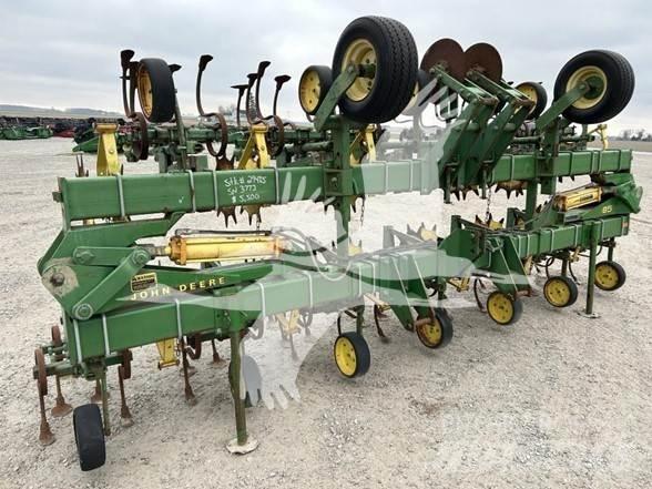 John Deere 85 Riviväliharat