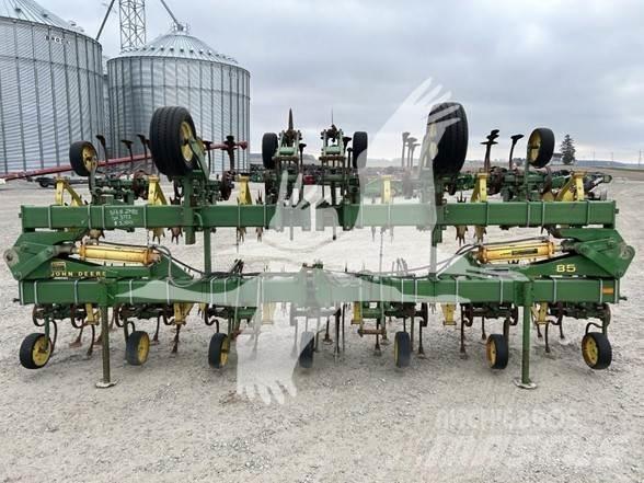 John Deere 85 Riviväliharat
