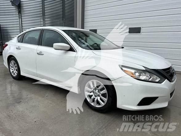 Nissan ALTIMA Henkilöautot