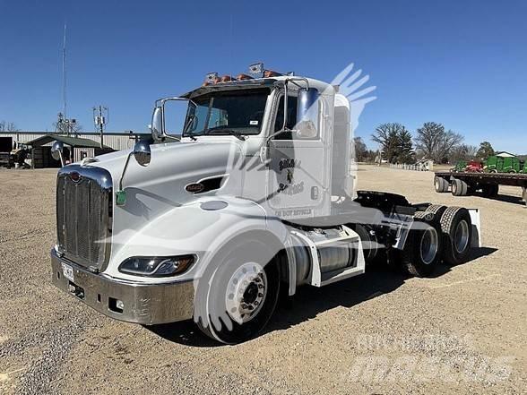 Peterbilt 384 Vetopöytäautot