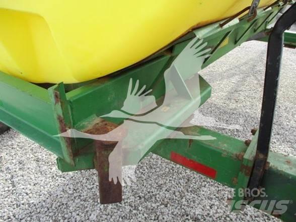 YETTER 1600 Lannoitteenlevittimet