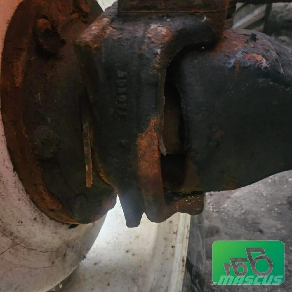 Valmet 8350. Parts Traktorit