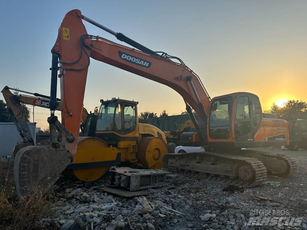 Doosan DX220LC-9 Telakaivukoneet
